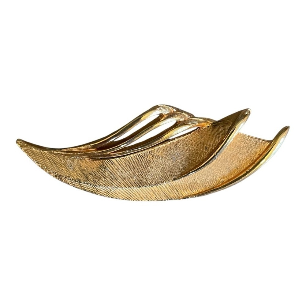 Trifari Gold Leaf Brooch, Vintage, Signed. Mid-Century Modern Swirl